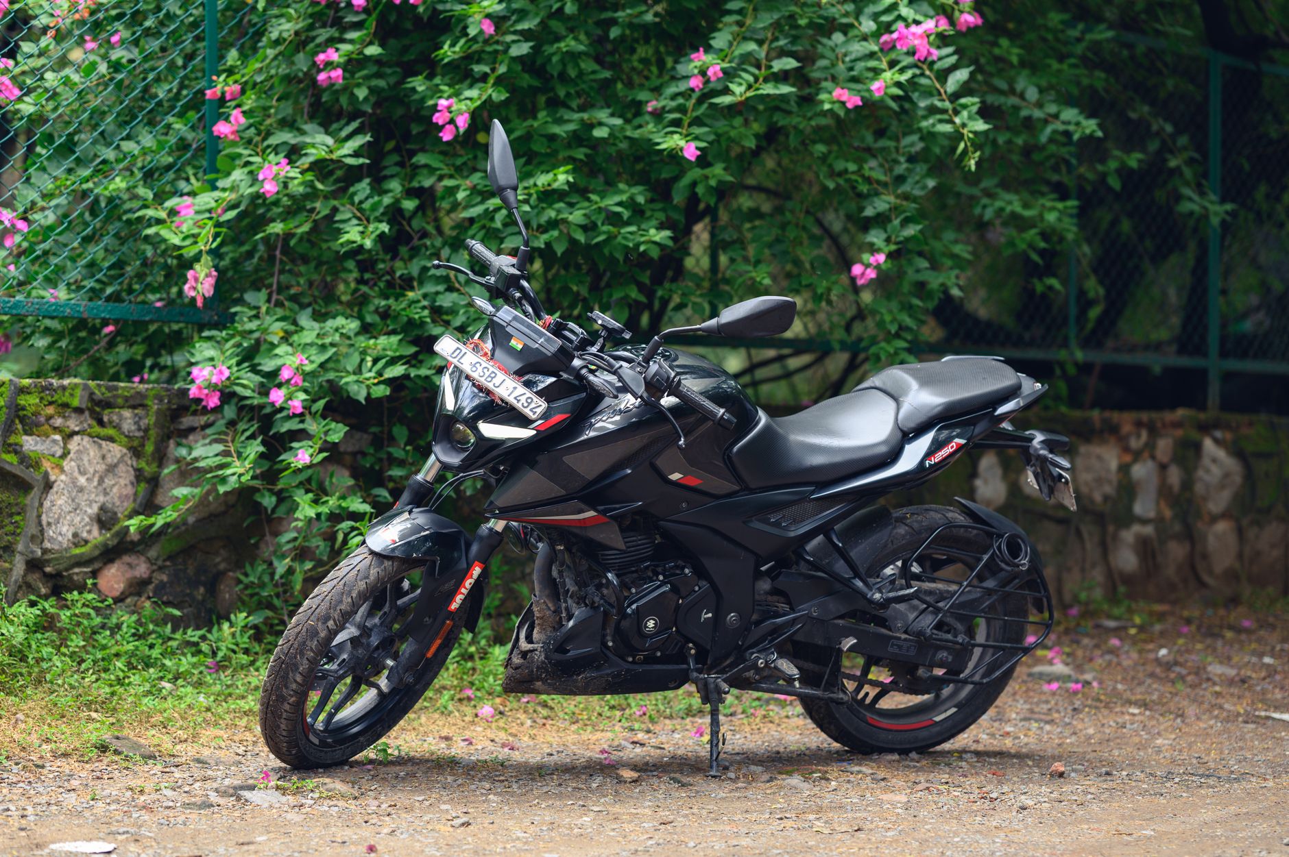 Bajaj Pulsar N250 SS